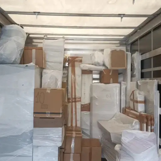 Fotografia di come carichiamo il furgone durante i traslochi